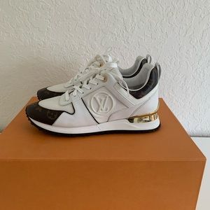 Louis Vuitton RUN AWAY sneakers 37.5